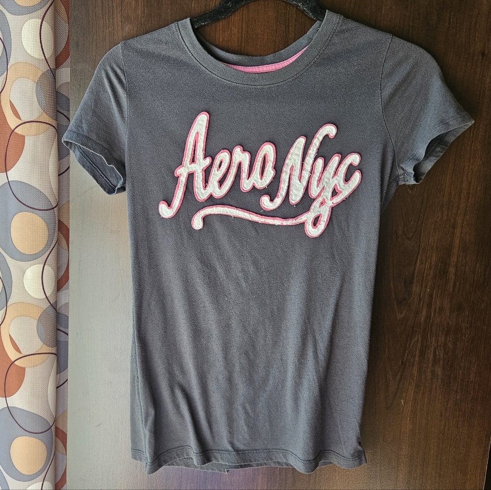 Aero NYC Aeropostale Gray Short Sleeve Tee With Pink Lettering